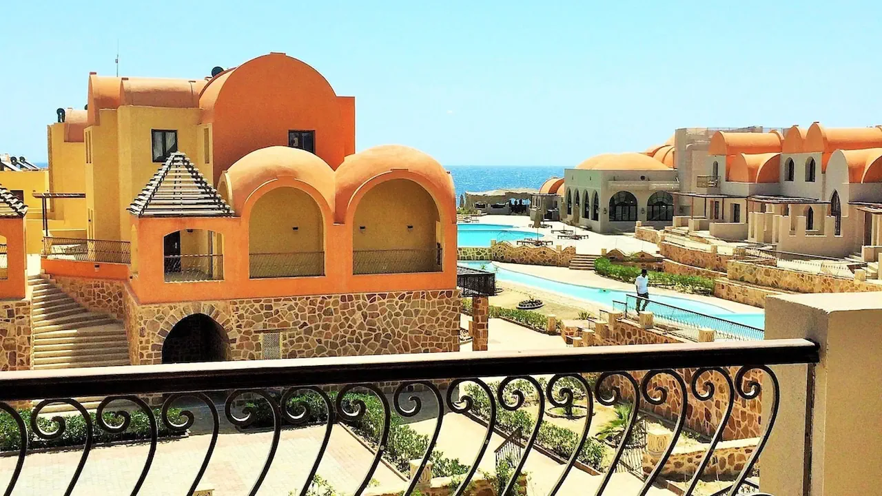 الفندق روحانو بيتش ريزورت - القصير